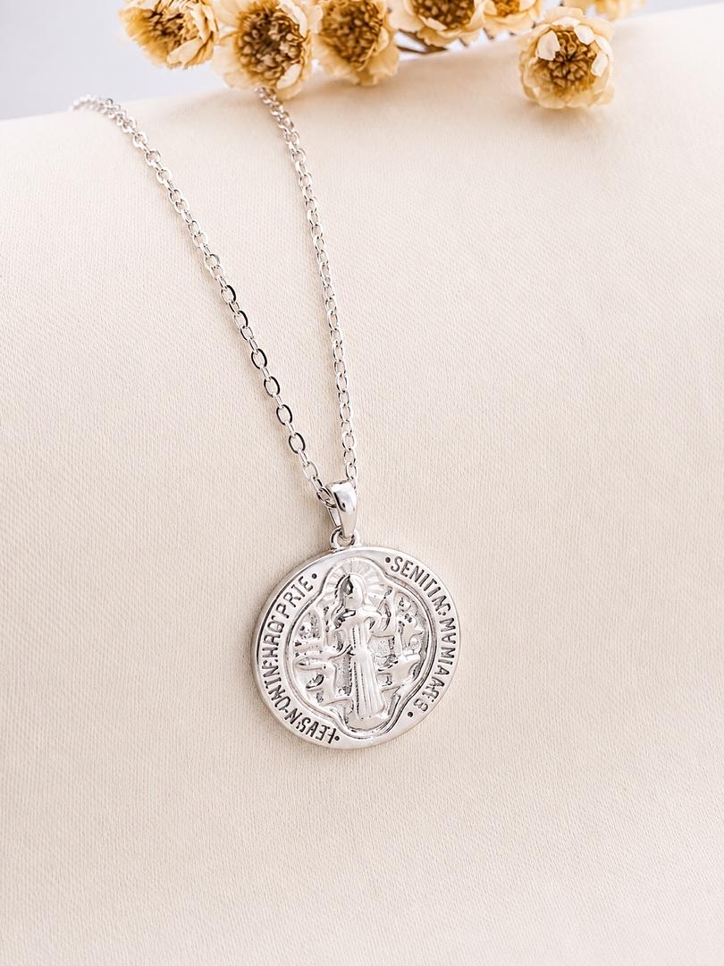 CADENA Y DIJE DE PLATA SAN BENITO