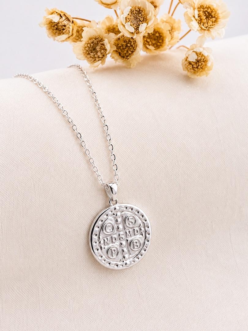 CADENA Y DIJE DE PLATA SAN BENITO
