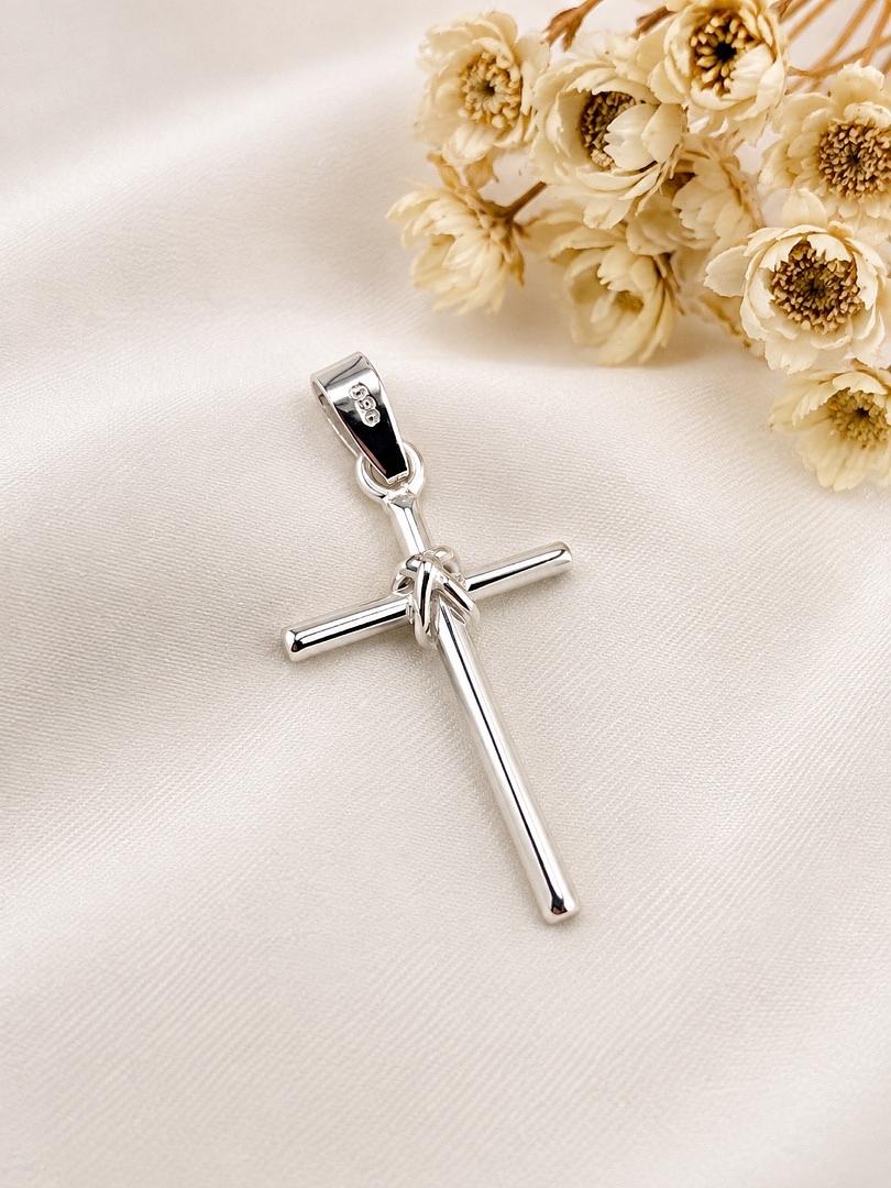 Dije de plata de cruz