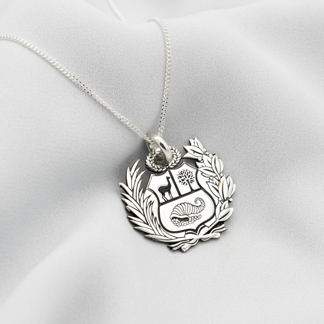CADENA Y DIJE DE PLATA