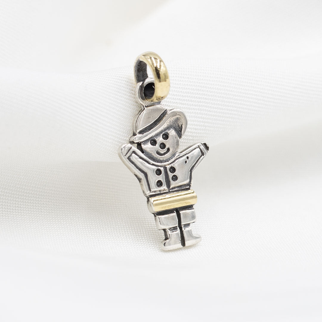 DIJE NIÑO DE PLATA CON LÁMINA DE ORO 18K