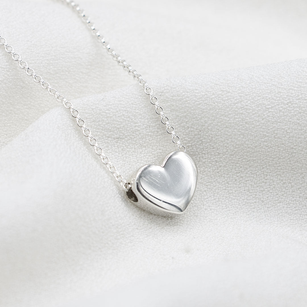 CADENA CON DIJE CORAZÓN DE PLATA