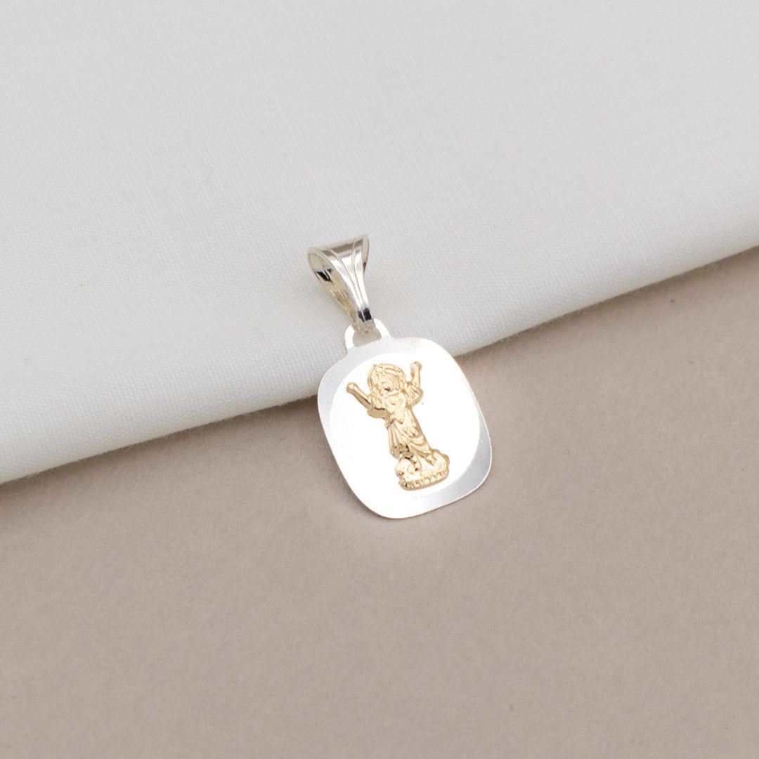 DIJE DE PLATA CON ORO 18K DIVINO NIÑO
