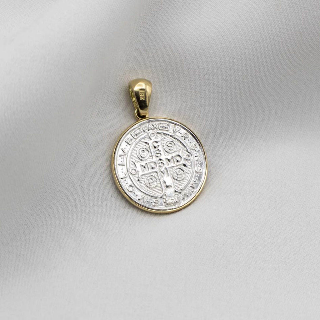 DIJE DE PLATA CON BISEL DE ORO SAN BENITO