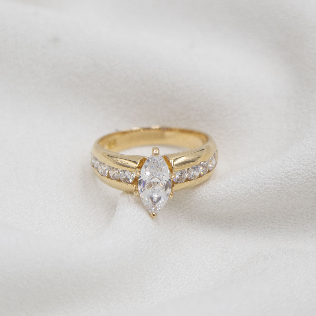 ANILLO DE COMPROMISO DE ORO