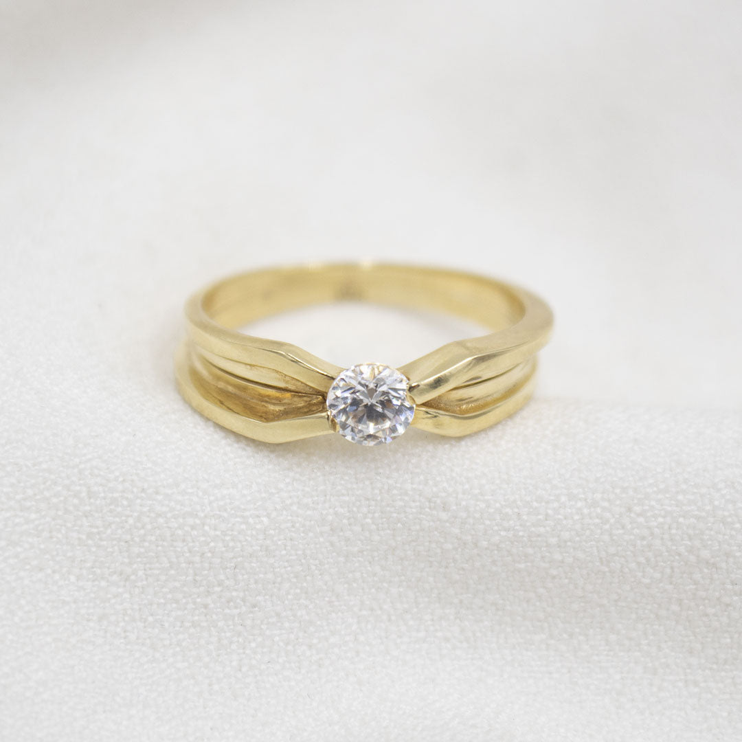 ANILLO DE COMPROMISO DE ORO