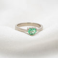 SORTIJA DE ORO BLANCO 18K CON ESMERALDA