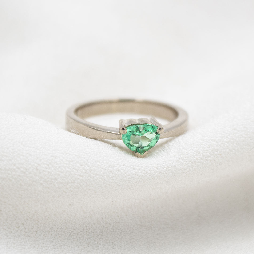 SORTIJA DE ORO BLANCO 18K CON ESMERALDA
