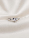 ANILLO DE PLATA LISO CON PIEDRA CORAZON