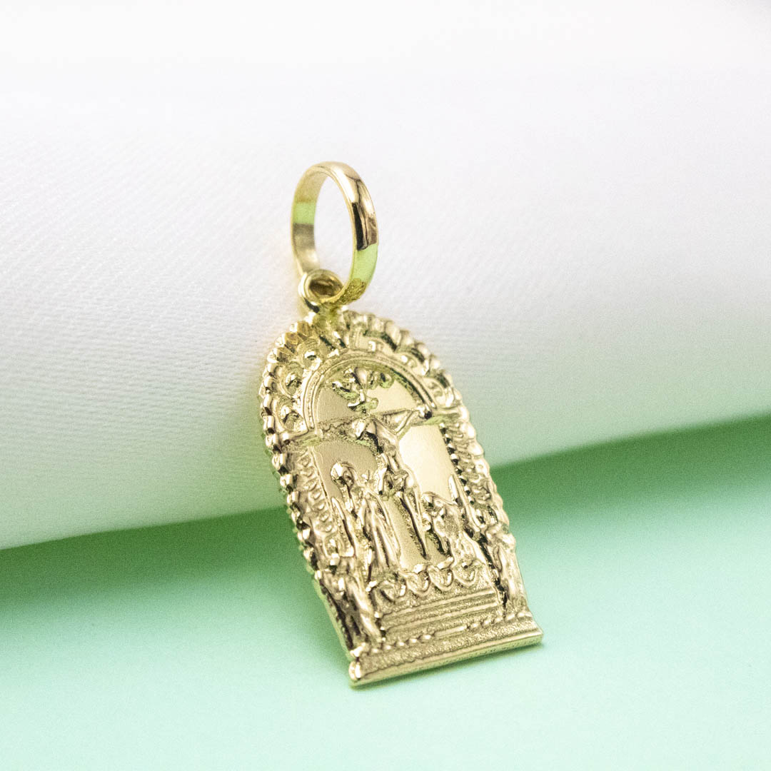 DIJE DE ORO 18K SEÑOR DE LOS MILAGROS