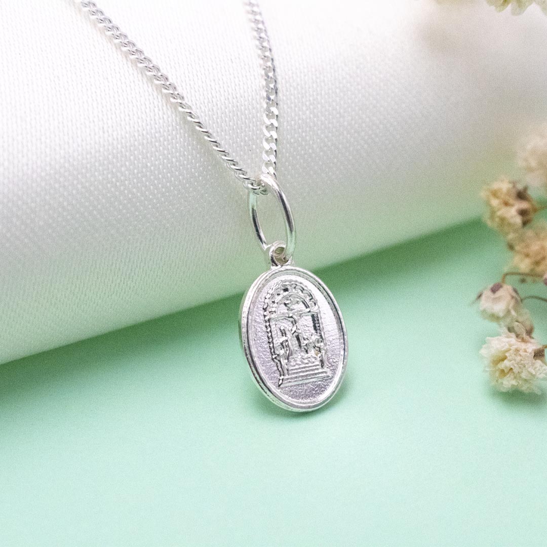 CADENA Y DIJE DE PLATA SE;OR DE LOS MILAGROS PARA NI;A