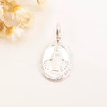 Dije de plata de la Virgen de la Medalla Milagrosa