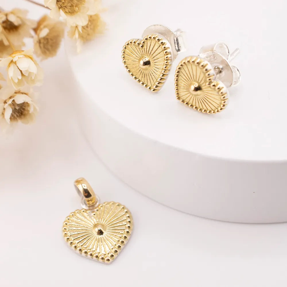 Juego de aretes y dije de plata con lámina de oro