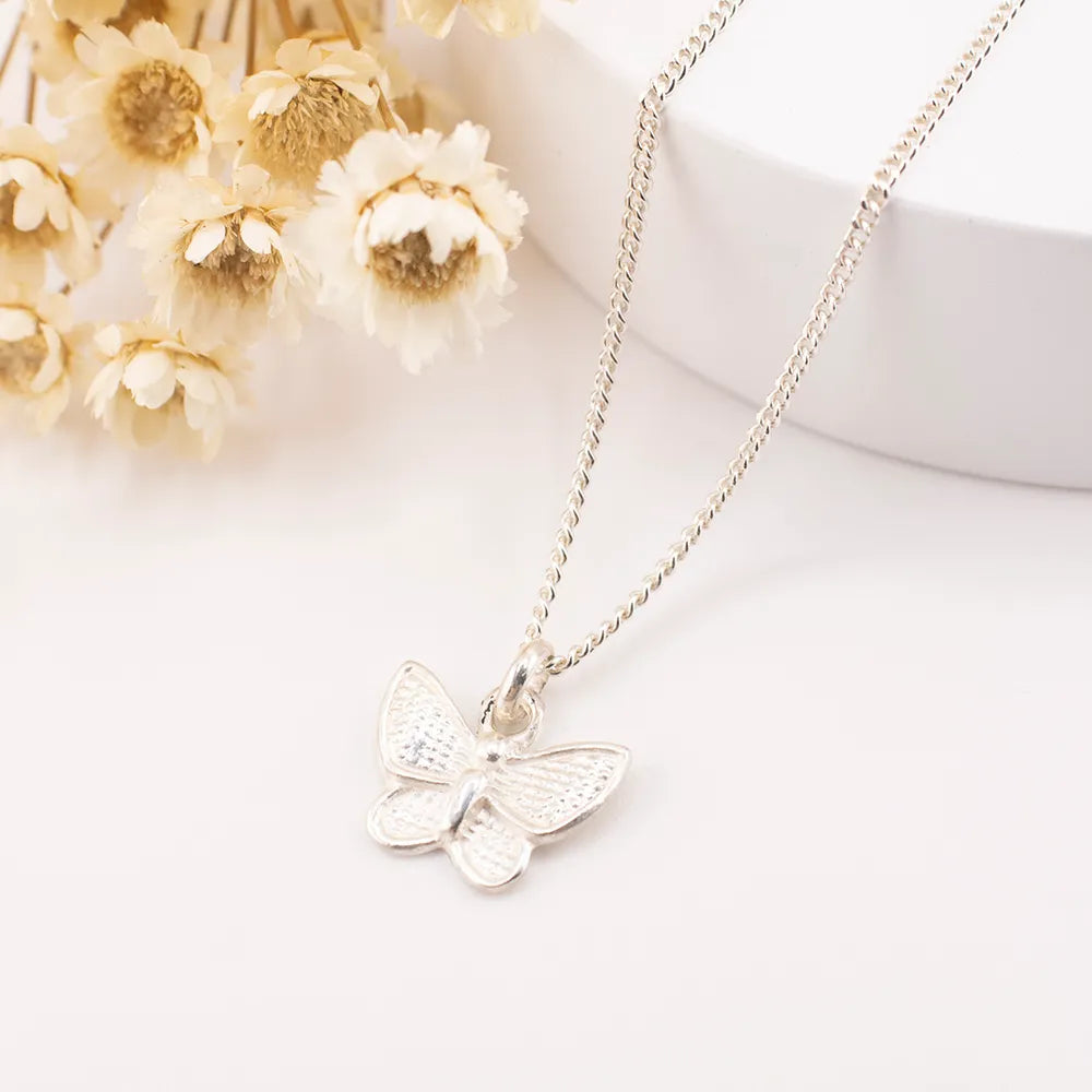 Collar de plata con dije de plata