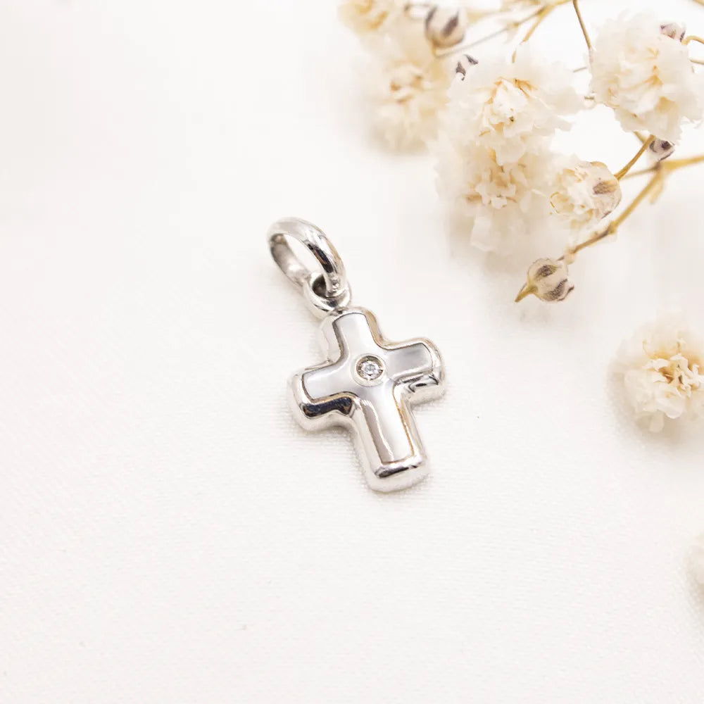 Dije de Oro blanco 18K y Nácar