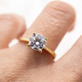 Anillo de Compromiso de Oro 18k con Moissanite