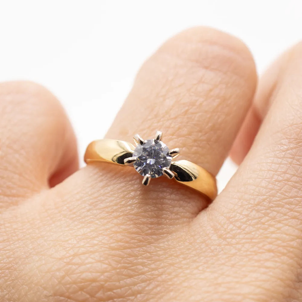Anillo de Compromiso de Oro 18 k con Moissanite